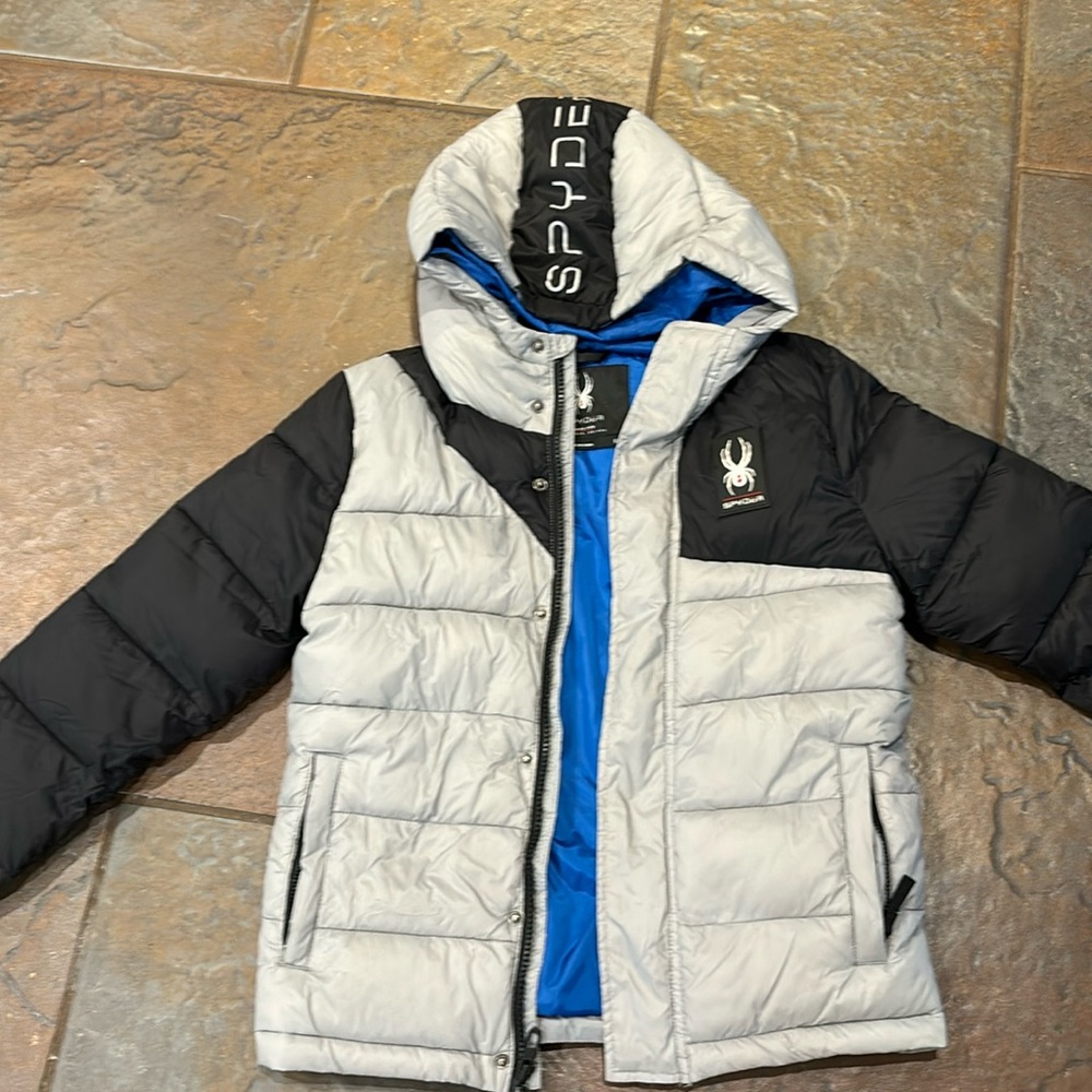 Like new Spyder Winter Coat. Perfect for skiing.